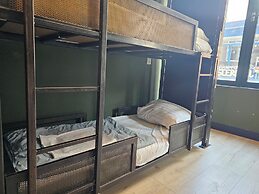 Crossroads Hostel Amsterdam