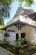 Tír na nÓg Beachfront Resort