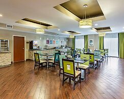 Comfort Suites near Tanger Outlet Mall