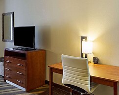 Comfort Suites near Tanger Outlet Mall