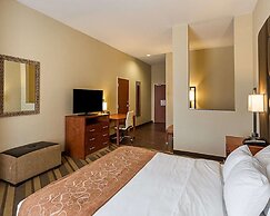 Comfort Suites near Tanger Outlet Mall
