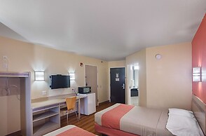 Motel 6 Terrell, TX