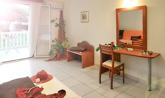 Belussi Beach Hotel & Suites