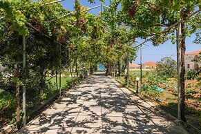 Belussi Beach Hotel & Suites