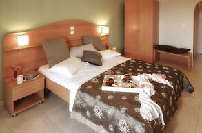 Belussi Beach Hotel & Suites