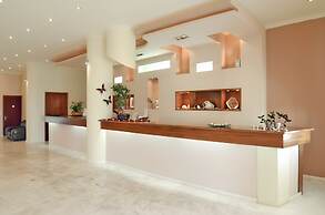 Belussi Beach Hotel & Suites