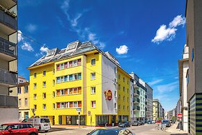 A&T Hotel & Hostel