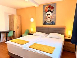 A&T Hotel & Hostel