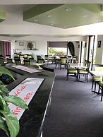 Golden West Motor Inn