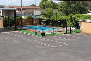 Golden West Motor Inn