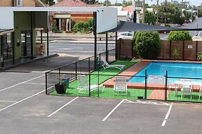 Golden West Motor Inn