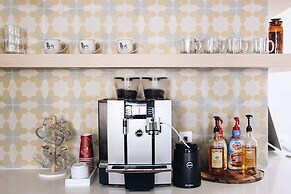 Clean, Cozy & Chic Apartment. CDC Cleaning Standards! Just 3 Miles Fro