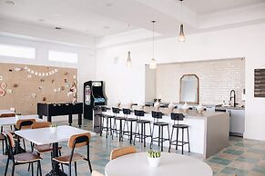 Clean, Cozy & Chic Apartment. CDC Cleaning Standards! Just 3 Miles Fro