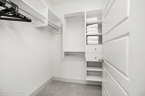 Clean, Cozy & Chic Apartment. CDC Cleaning Standards! Just 3 Miles Fro