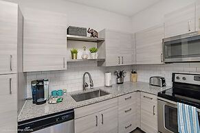 Clean, Cozy & Chic Apartment. CDC Cleaning Standards! Just 3 Miles Fro