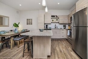 Clean, Cozy & Chic Apartment. CDC Cleaning Standards! Just 3 Miles Fro