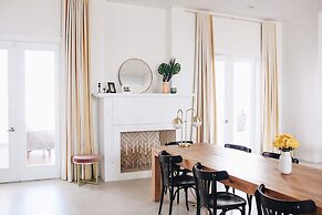 Clean, Cozy & Chic Apartment. CDC Cleaning Standards! Just 3 Miles Fro