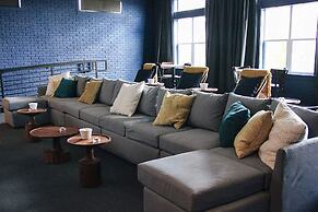 Clean, Cozy & Chic Apartment. CDC Cleaning Standards! Just 3 Miles Fro