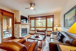 Luxury 1 Bedroom Ski in, Ski Out Mountain Vacation Rental Just Steps f