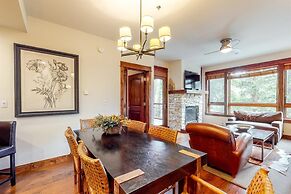 Luxury 1 Bedroom Ski in, Ski Out Mountain Vacation Rental Just Steps f