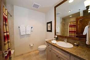 Luxury 1 Bedroom Ski in, Ski Out Mountain Vacation Rental Just Steps f