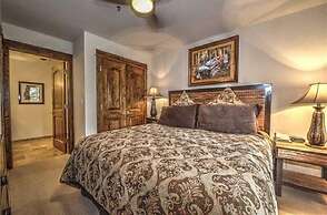 Luxury 1 Bedroom Ski in, Ski Out Mountain Vacation Rental Just Steps f