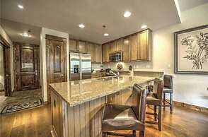 Luxury 1 Bedroom Ski in, Ski Out Mountain Vacation Rental Just Steps f