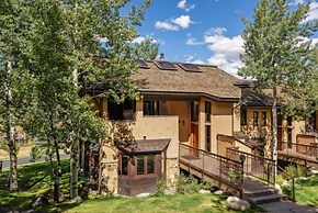 Snowmass Woodrun V 2 Bedroom Ski in, Ski out Mountain Residence in the