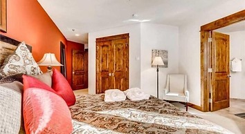 Luxury 3 Bedroom Ski in, Ski Out Mountain Vacation Rental Just Steps f