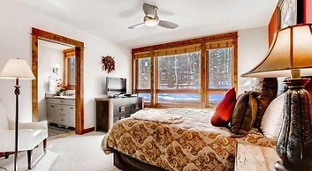 Luxury 3 Bedroom Ski in, Ski Out Mountain Vacation Rental Just Steps f