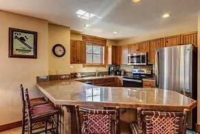 Luxury 2 Bedroom Mountain Vacation Rental in Breckenridge with Access 