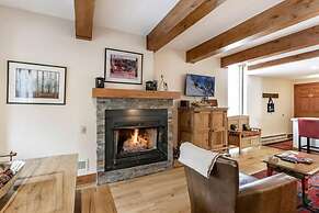1 Bedroom Antlers Vacation Rental With Incredible Slopeside Views and 