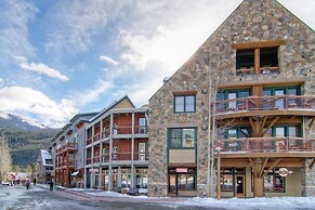 Luxury 3 Bedroom Mountain Condo in River Run Village with Beautiful Mo