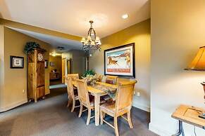 Luxury 3 Bedroom Mountain Condo in River Run Village with Beautiful Mo