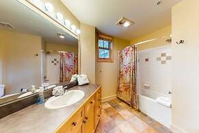 Luxury 3 Bedroom Mountain Condo in River Run Village with Beautiful Mo