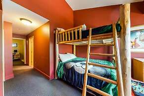 Luxury 3 Bedroom Mountain Condo in River Run Village with Beautiful Mo