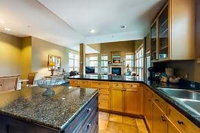 Luxury 3 Bedroom Mountain Condo in River Run Village with Beautiful Mo