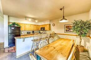 Spacious 4 Bedroom Mountain Vacation Rental With Private Hot Tub and F