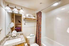 Spacious 4 Bedroom Mountain Vacation Rental With Private Hot Tub and F