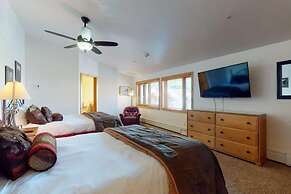 Exclusive Ski in, Ski out 4 Bedroom Vacation Rental with Hot Tubs and 
