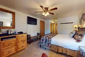 Exclusive Ski in, Ski out 4 Bedroom Vacation Rental with Hot Tubs and 