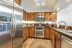 4 Bedroom Antlers Vacation Rental With Incredible Slopeside Views and 