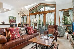 4 Bedroom Antlers Vacation Rental With Incredible Slopeside Views and 