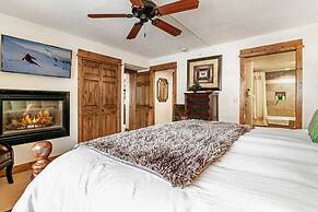 4 Bedroom Antlers Vacation Rental With Incredible Slopeside Views and 
