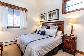 4 Bedroom Antlers Vacation Rental With Incredible Slopeside Views and 