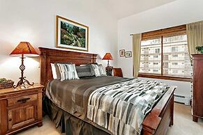 4 Bedroom Antlers Vacation Rental With Incredible Slopeside Views and 