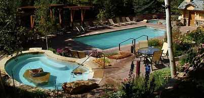 4 Bedroom Antlers Vacation Rental With Incredible Slopeside Views and 