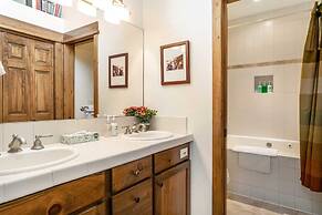 4 Bedroom Antlers Vacation Rental With Incredible Slopeside Views and 