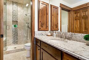 4 Bedroom Antlers Vacation Rental With Incredible Slopeside Views and 