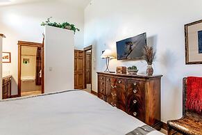 4 Bedroom Antlers Vacation Rental With Incredible Slopeside Views and 